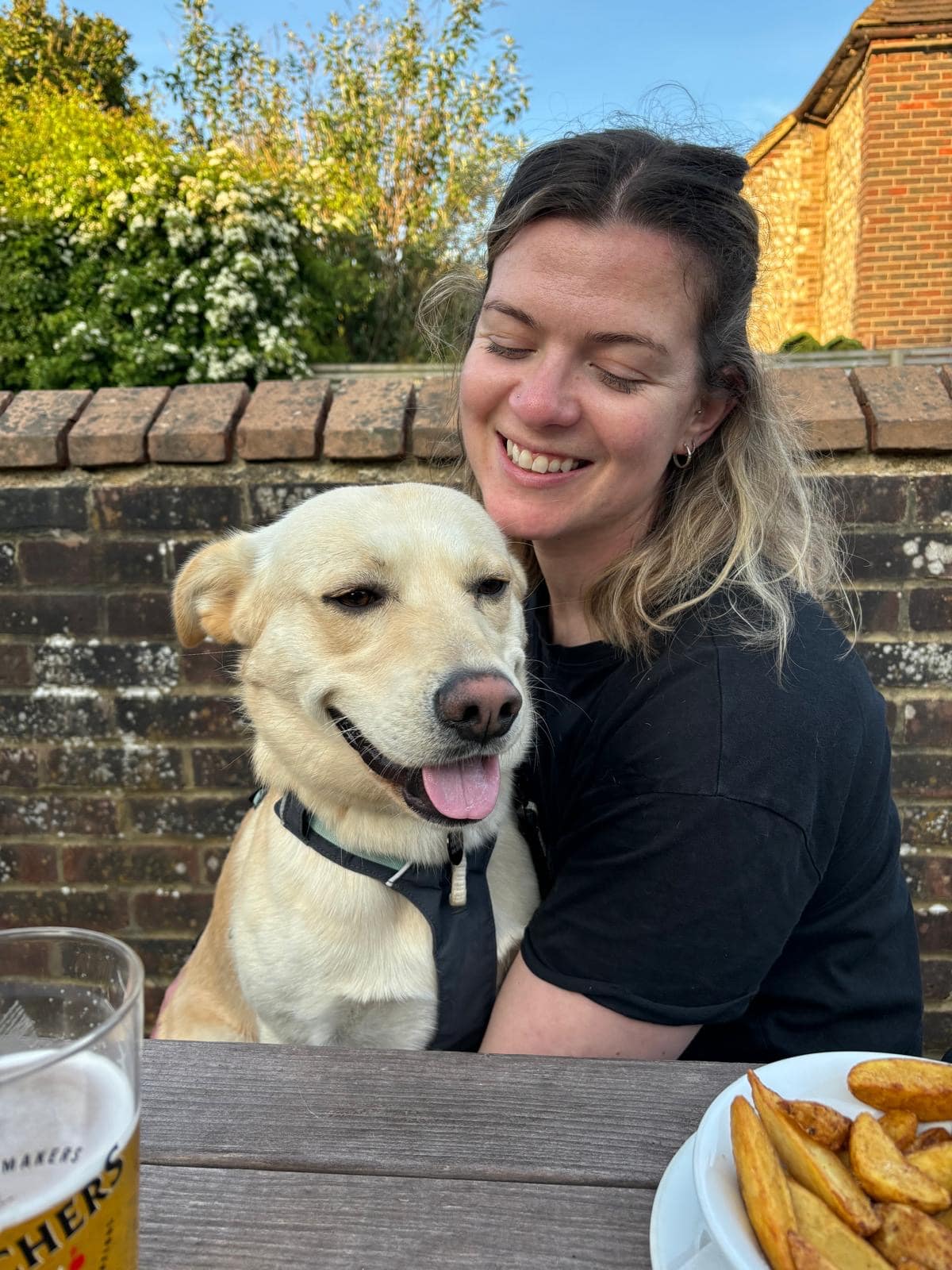 Hi Dog creator, Georgia at the pub with her dog Winter